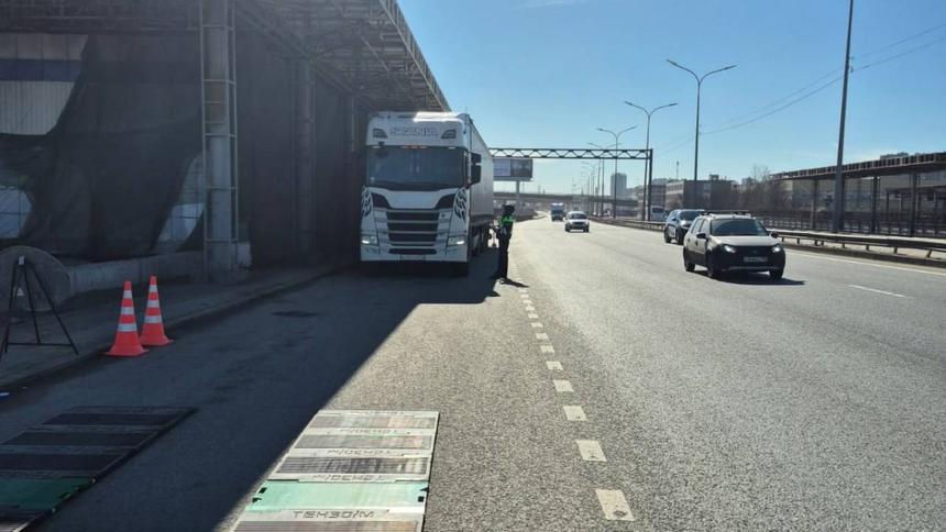 В Питере грузовики оштрафованы на 9 млн рублей