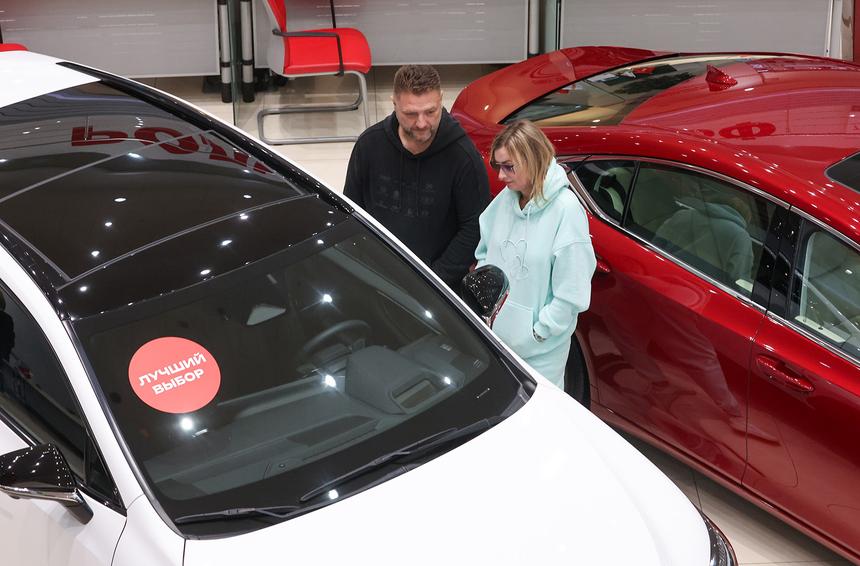 Весенний разгон: на что «клюнули» россияне в автосалонах в апреле?