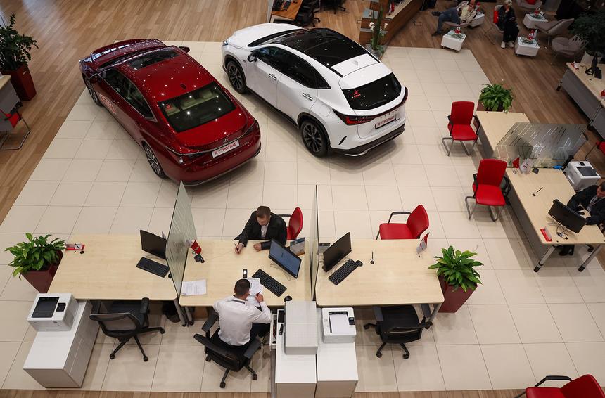 Весенний разгон: на что «клюнули» россияне в автосалонах в апреле?