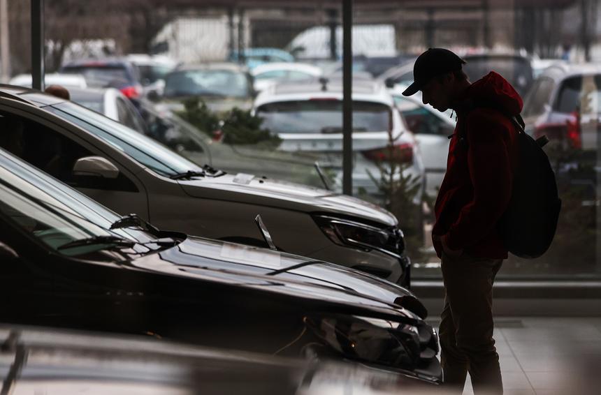 Весенний разгон: на что «клюнули» россияне в автосалонах в апреле?