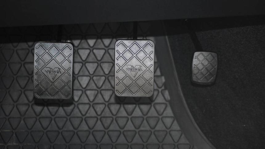 Механик перечислил десять причин тугой педали тормоза в машине