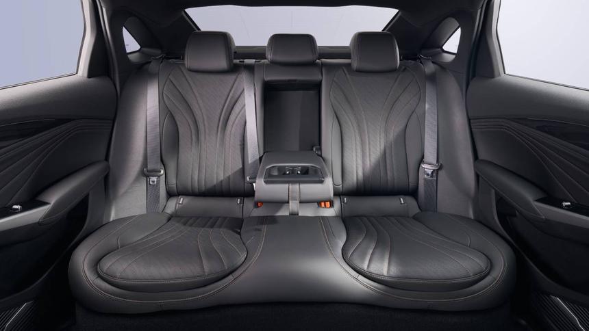 Автомобилистам напомнили, как ухаживать за кожаной обивкой салона