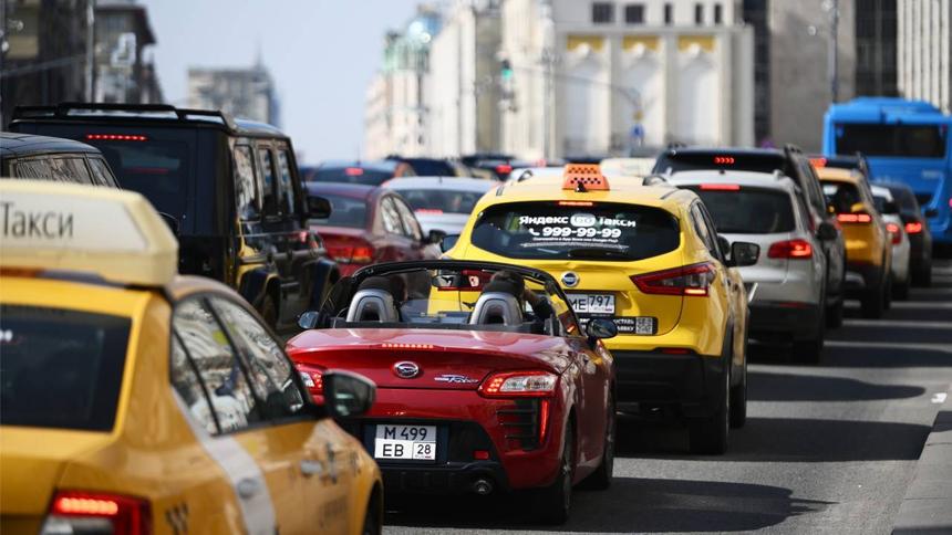 У таксистов в Москве начали проверять новый документ
