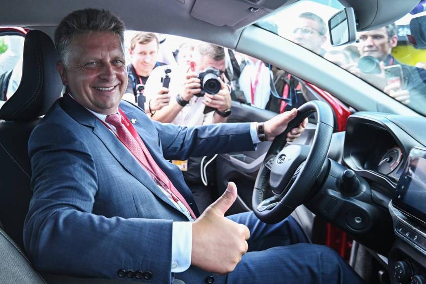 АвтоВАЗ анонсировал скорое появление минивэна