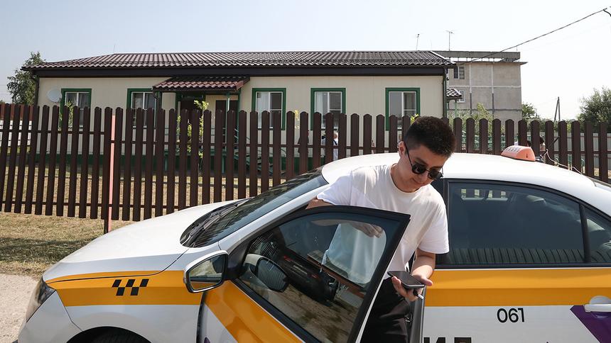 В Киргизии предложили учить будущих российских таксистов языку и традициям