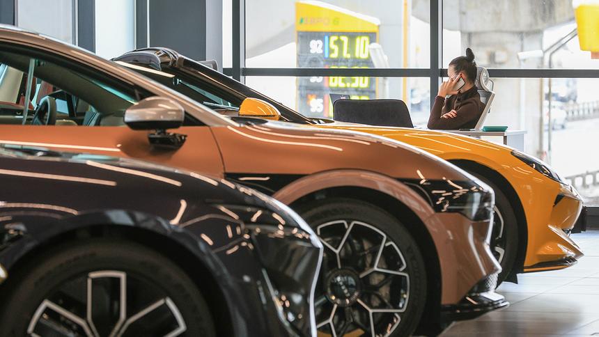 Подсчитано, сколько новых машин купили россияне в 2025