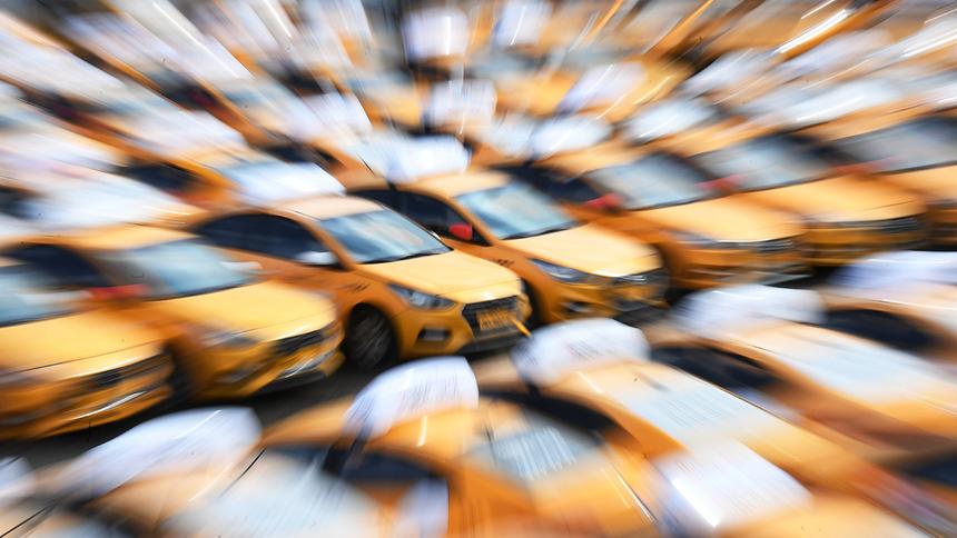 В России увеличился средний возраст машин такси