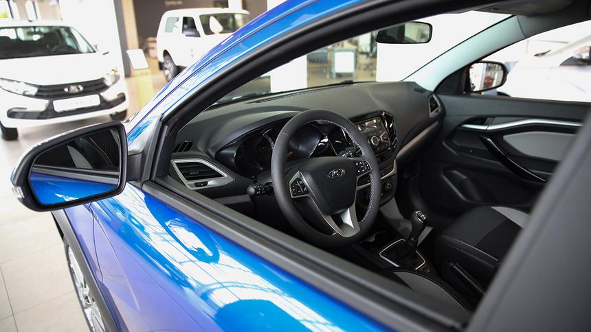 В России продано более 80 тысяч машин по госпрограммам в 2025