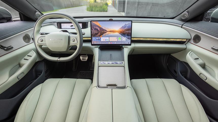 Дилеры Exeed начали принимать заказы на крутой седан Exlantix ES