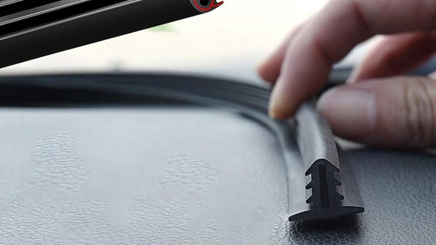 Лужа в салоне: где искать причину и почему стоит делать это оперативно