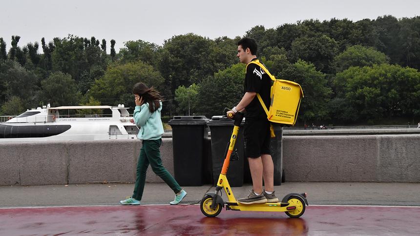 У курьеров хотят отобрать велосипеды