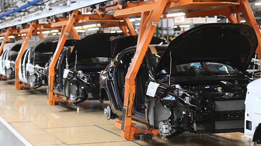 В России на треть сократилось производство автомобилей