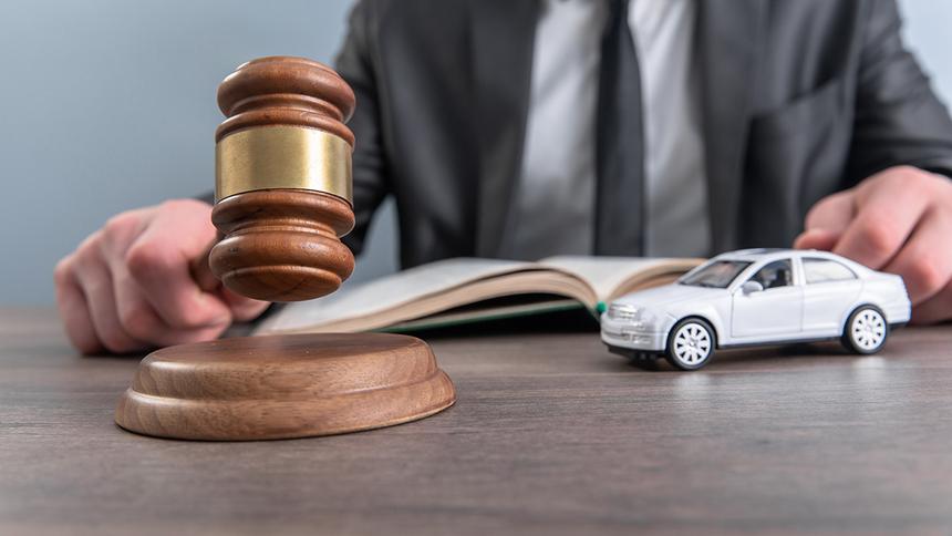 Страховщики пожаловались на колоссальные убытки из-за автоюристов