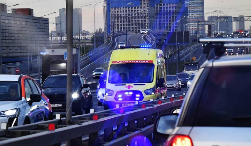 Эксперт: как поступить, если некуда перестроиться при проезде спецтранспорта