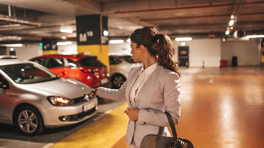 В Москве цены на аренду квартиры и парковки сравнялись