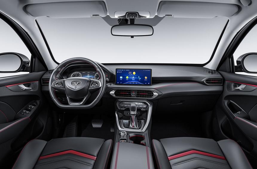 Шумно и совсем не скучно: владельцы про китайский седан Kaiyi E5