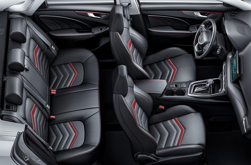 Шумно и совсем не скучно: владельцы про китайский седан Kaiyi E5