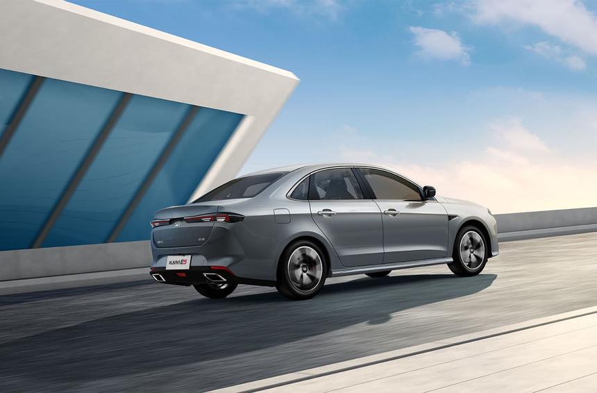 Шумно и совсем не скучно: владельцы про китайский седан Kaiyi E5