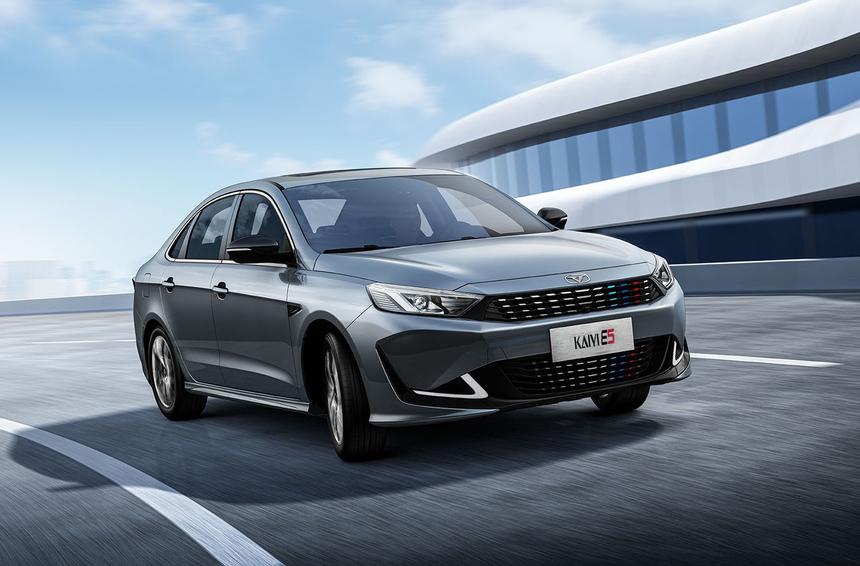 Шумно и совсем не скучно: владельцы про китайский седан Kaiyi E5