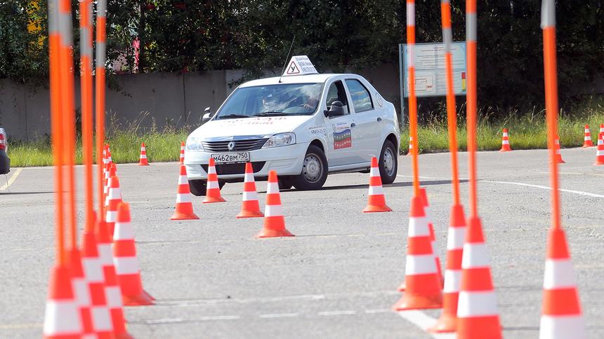 Подросткам хотят выдавать водительские права за хорошую учёбу