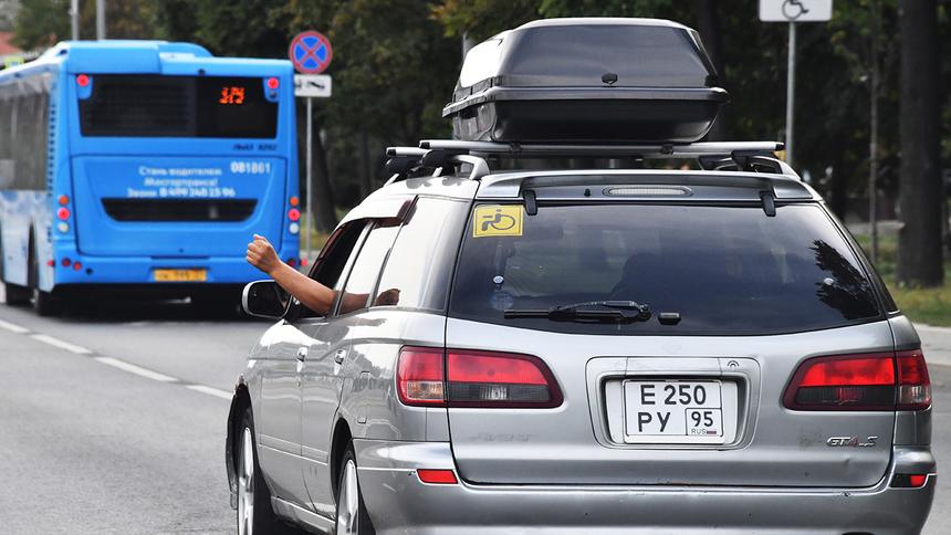 В Госдуме призвали пустить на выделенки мотоциклы и инвалидов