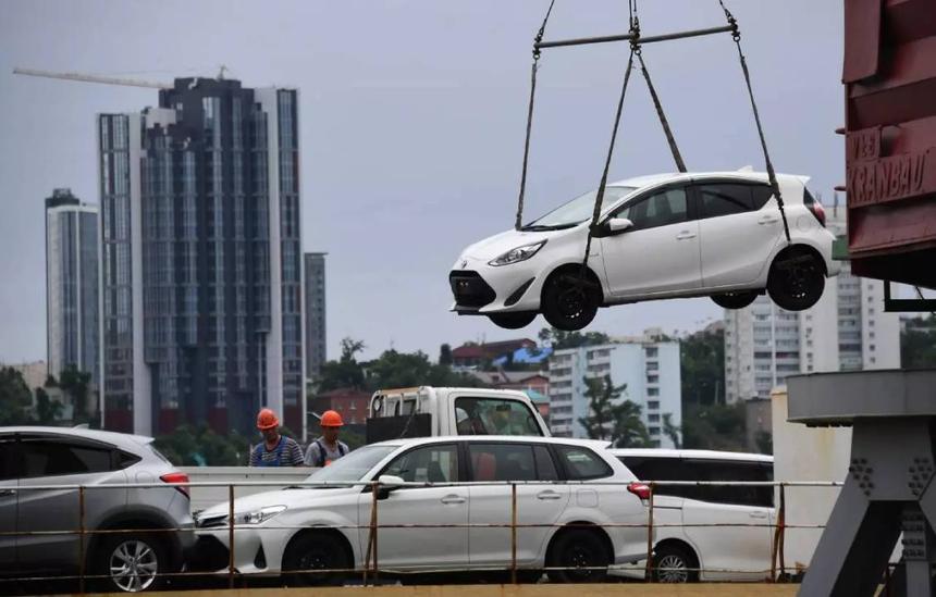 Экспорт автомобилей из Японии в Россию продолжает сокращаться