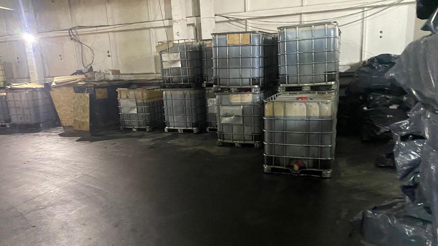 Как делают контрафактное масло: ФСБ опубликовала фотографии