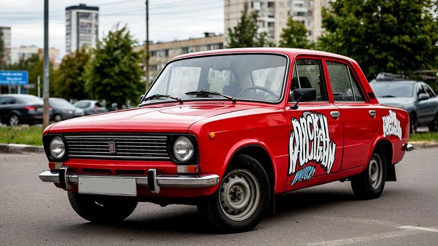 Водителям напомнили о штрафах за наклейки на машинах