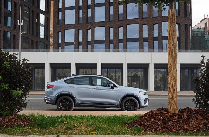 Красиво и спорно: владельцы про кроссовер Geely Tugella