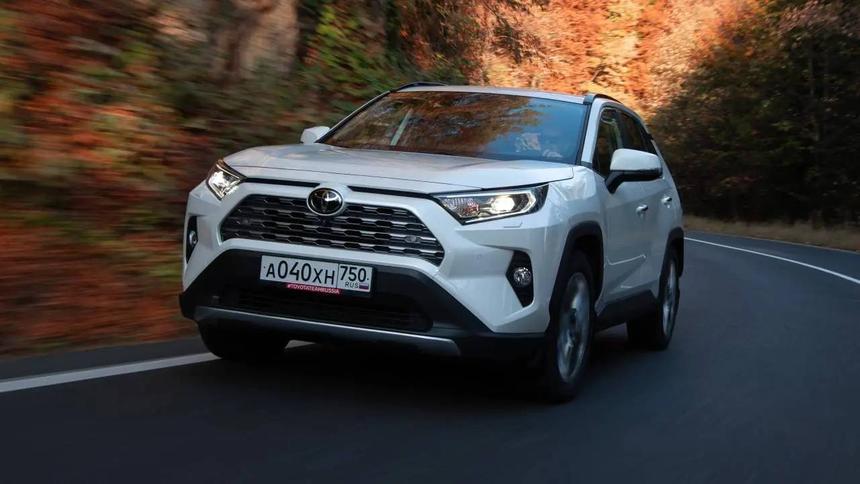 Названы 12 самых популярных кроссоверов с пробегом в России