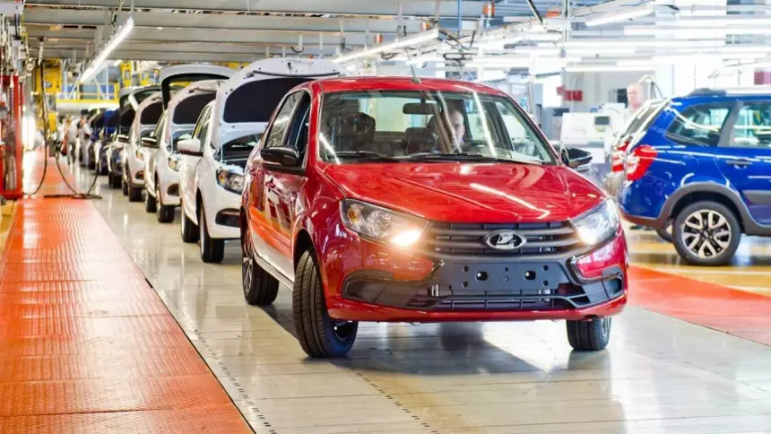 АвтоВАЗ снизил цены: Lada Granta доступна от 600 000 рублей