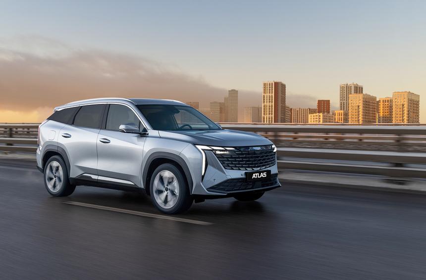 Маленький бак, большой расход и «глюки»: владельцы про кроссовер Geely Atlas