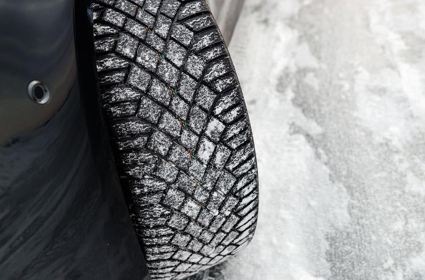 Шипованные, фрикционные или всесезонные: какие зимние шины выбрать