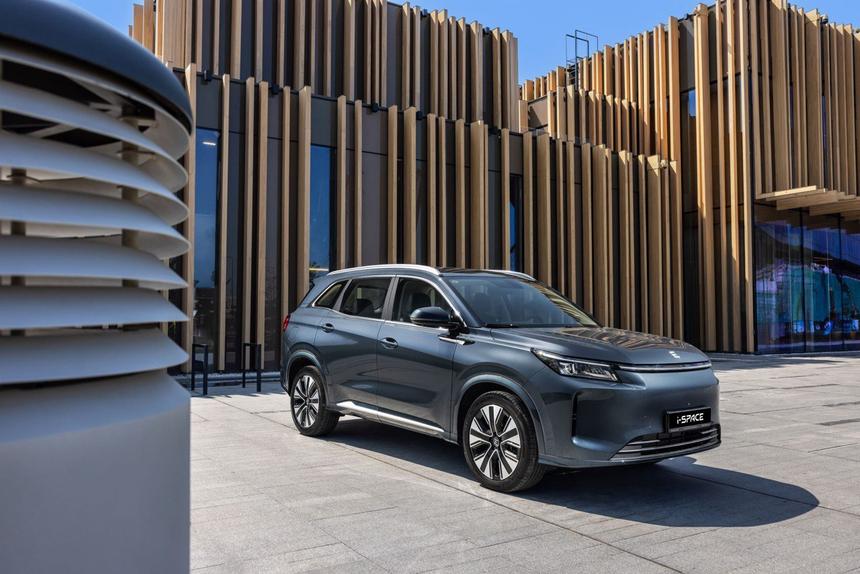 В продаже появился рестайлинговый кроссовер Evolute i-Space