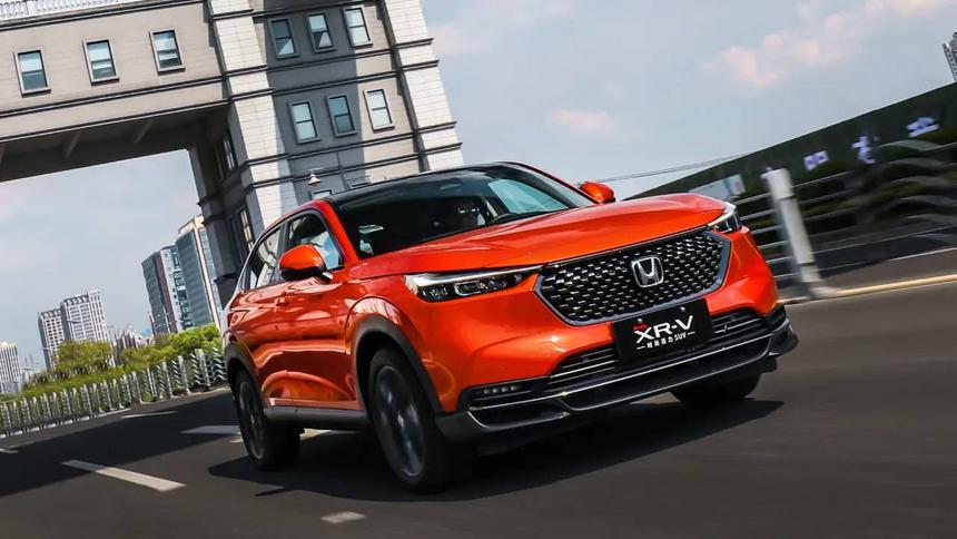 Россиянам перечислили кроссоверы, которым не страшен новый утильсбор