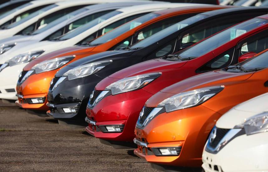 Подержанные автомобили в России подешевели почти на 6% за год