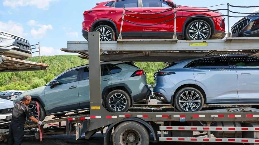 Автоэксперты прогнозируют в обвал импорта на 50%