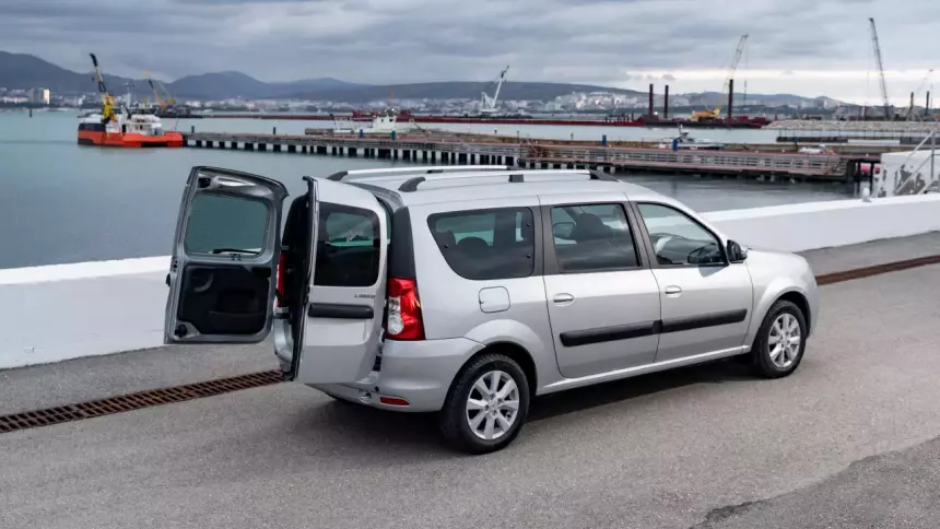 Ему нет альтернативы, но дилер добивает: владельцы про Lada Largus