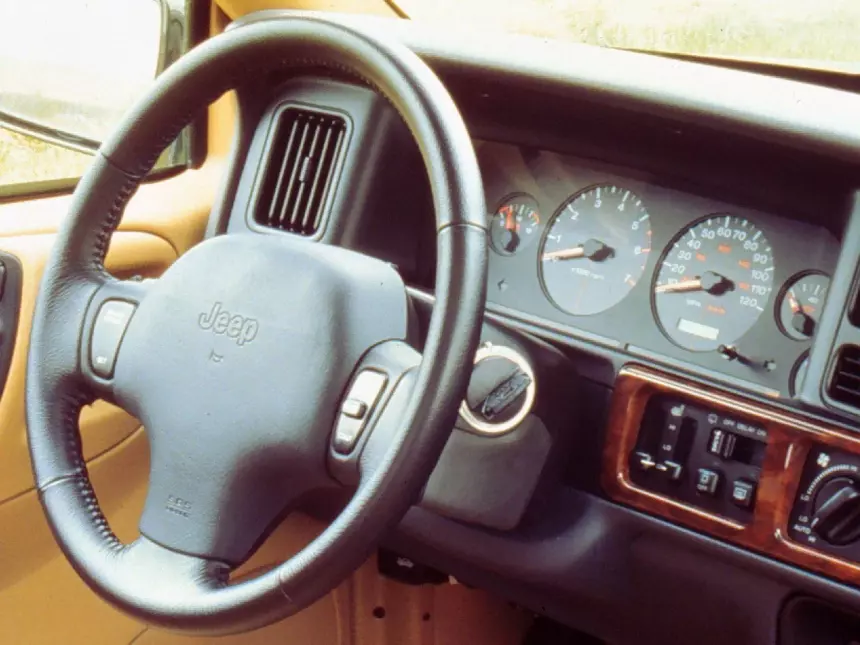 Всё круто, но лучше подумать: владельцы про бандитский Jeep Grand Cherokee