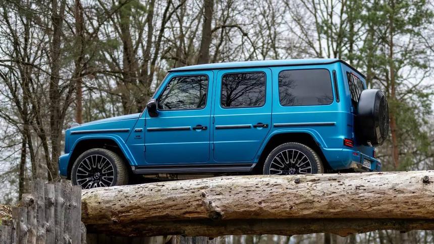 Россиянам назвали безумно дорогие автомобили с пробегом