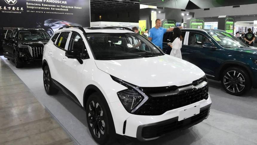 В России возник ажиотажный спрос на новые легковые машины