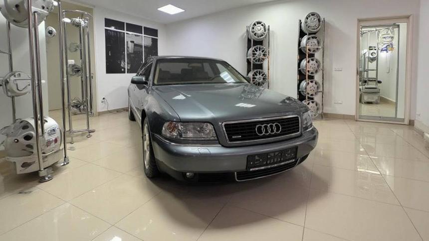 Audi A8 продают за 12 000 000 рублей, но ей 25 лет