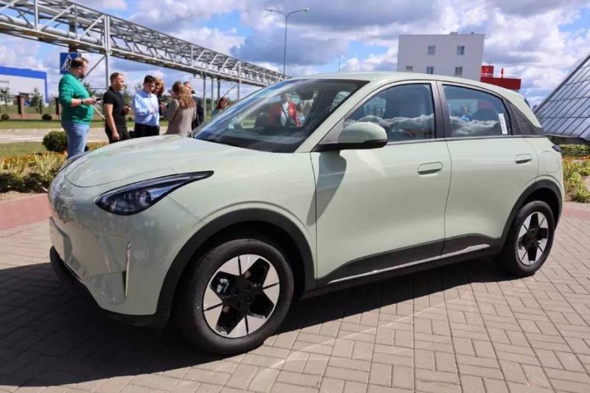 Белорусский завод «Белджи» готовится к производству Geely EX2