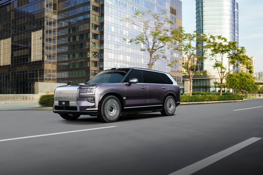 Россиянам назвали стоимость 1400-сильного кроссовера Zeekr 9X