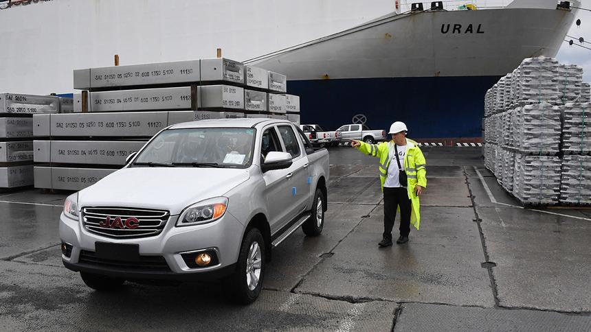 Алиханов намекнул, что повышение утильсбора — вопрос решённый