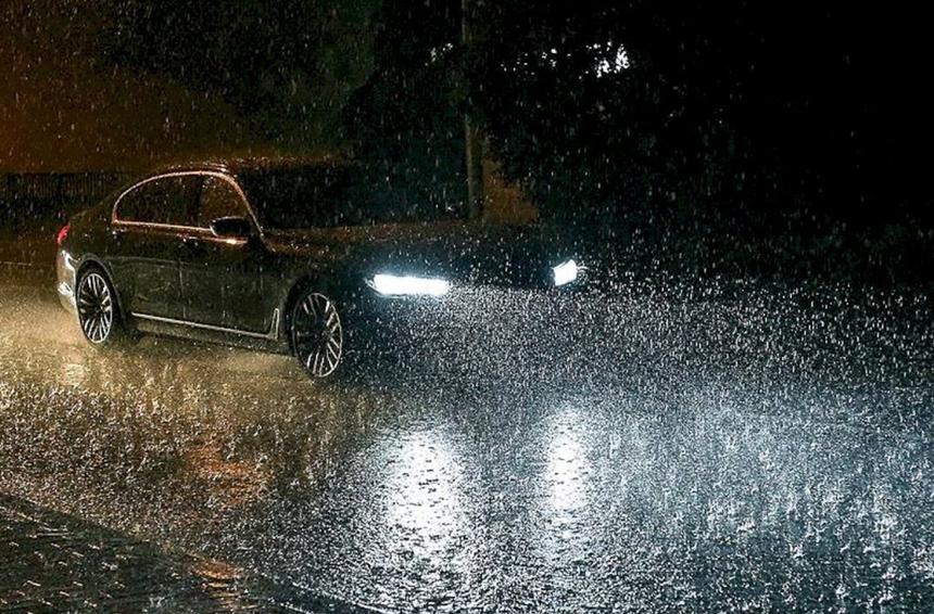 Листья, солнце, «черный лёд»: неочевидные опасности осеннего вождения