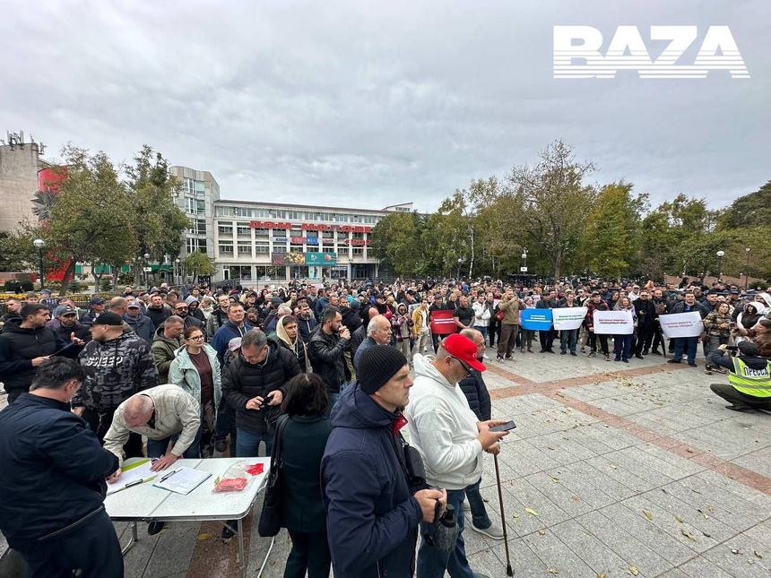 Жители Владивостока вышли на протест против повышения утильсбора