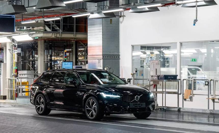 Volvo прекратил выпуск легендарного V90