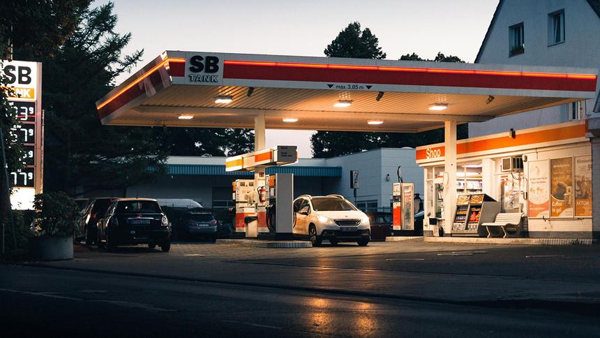 В ФРГ заправки меняют цены по 20 раз за один день