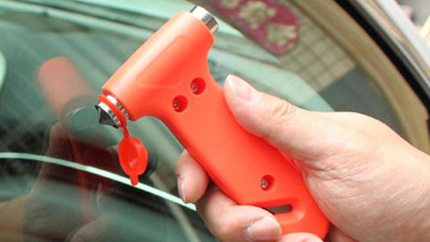 Задача — выжить: как нужно выбираться из автомобиля после аварии